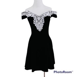 VINTAGE 80’s VELVET OLEG CASSINI BLACK LACE MINI COCKTAIL DRESS PROM SZ 5-6 XS S